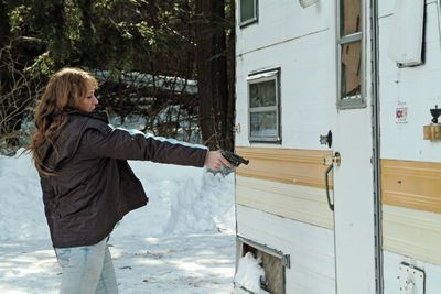 frozen-river-melissa-leo-pistola