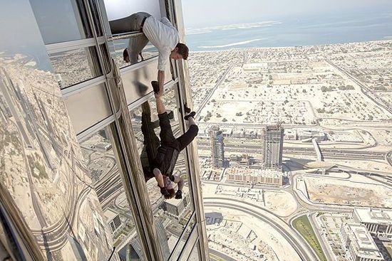 tom-cruise-y-jeremy-reener-en-mision-imposible-protocolo-fantasma