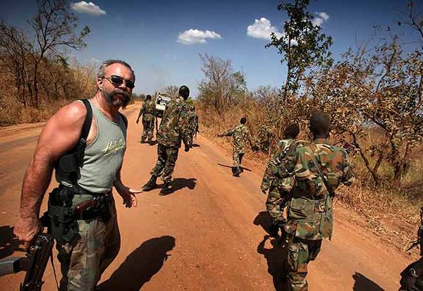 El Rescate (Machine Gun Preacher), El Pastor Salvador De Los 