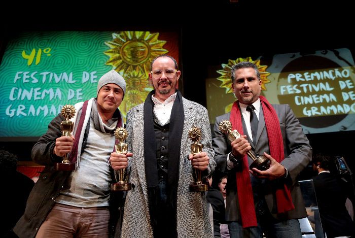 cazando-luciernagas-gana-4-premios-en-festival-de-cine-en-brasil
