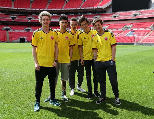 one-direction-la-pelicula-la-banda-se-puso-la-camiseta-de-la-seleccion-colombia-y-confirma-concierto-en-el-pais