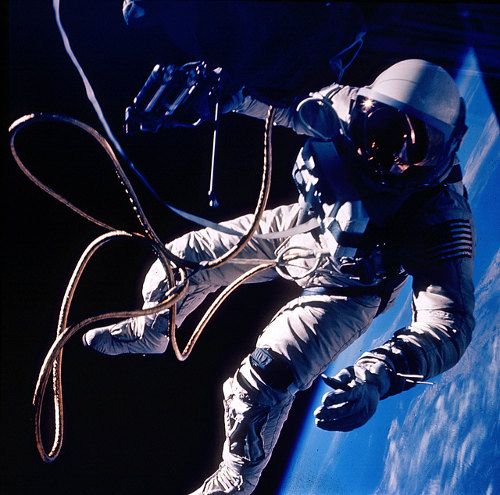 gravity-nasa-felicita-a-gravity-publicando-imagenes-reales-del-espacio-galeria-6