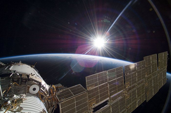gravity-nasa-felicita-a-gravity-publicando-imagenes-reales-del-espacio-galeria-9