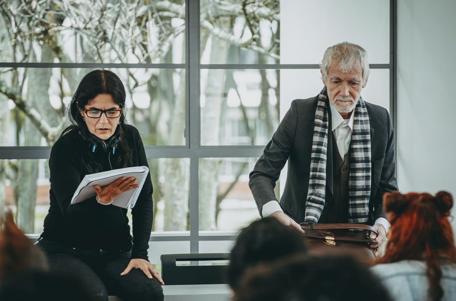 Reseña Un tal Alonso Quijano de Libia Stella Gómez Las metáforas de